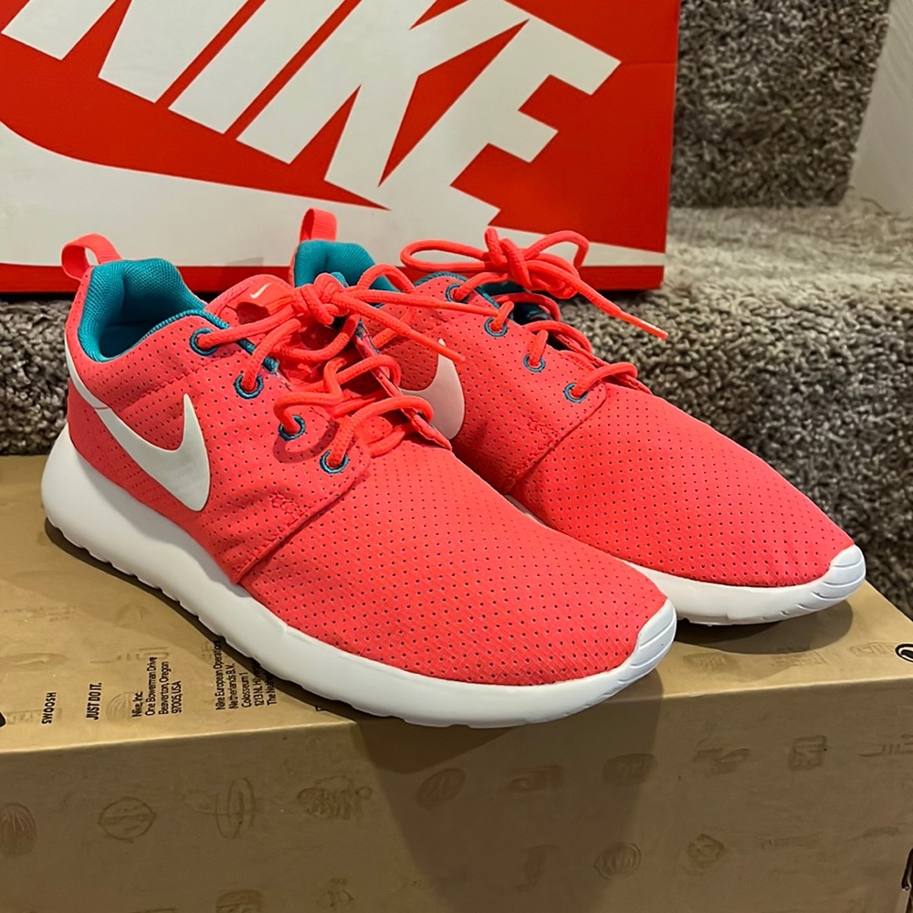 Nike Rosherun Shoes Sneakers new 511882 608 hyper punch Women’s Size 7